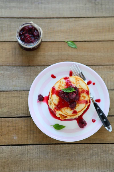 Pancakes with berry sauce — Stock Photo, Image