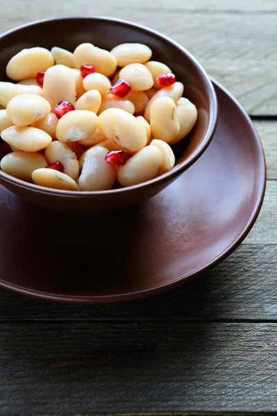 Gekookte witte bonen met granaatappel — Stockfoto