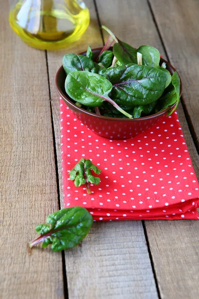 Fresh spinach in a bowl — Stock Photo, Image