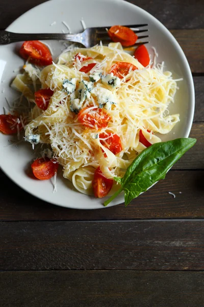 Pasta with parmesan cheese and gorgonzola — Stock Photo, Image