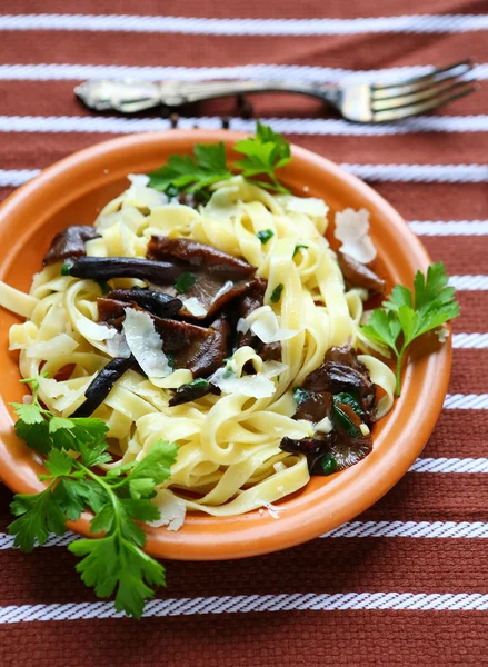 Pasta with parmesan cheese and mushrooms — Stock Photo, Image