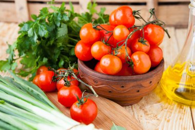 Bir kasede taze sebzeler