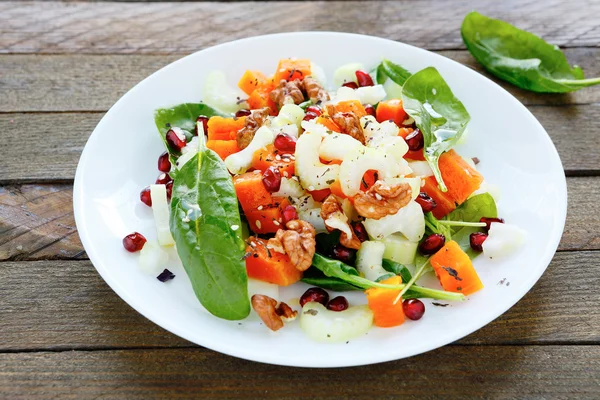 Salade fraîche à la citrouille et au céleri — Photo