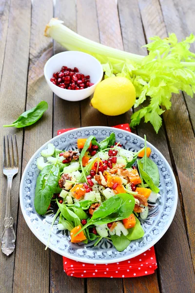 Salade avec citrouille et céleri-tige — Photo