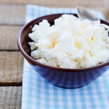 bir kase taze peynir