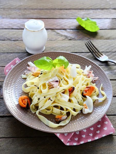 Appetizing pasta with seafood — Stock Photo, Image