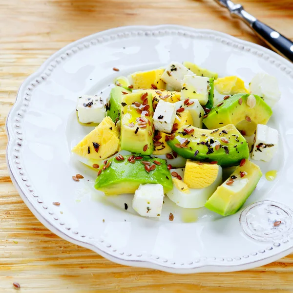 Avokado ve beyaz kış salatası — Stok fotoğraf