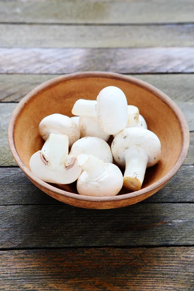 Čerstvé houby v misce — Stock fotografie