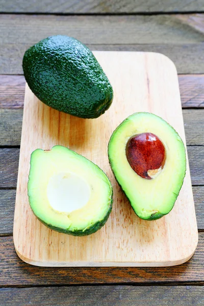 Rijpe avocado — Stockfoto