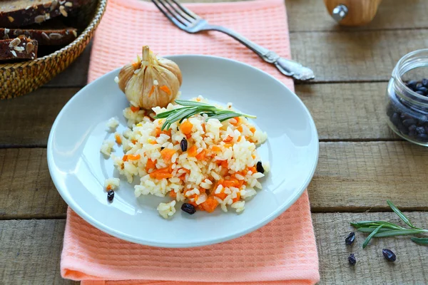 Pilaf met wortelen en specerijen — Stockfoto