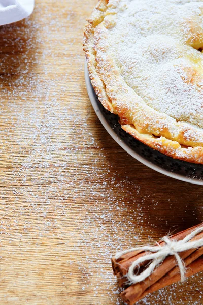 Tarta de manzana rústica con canela — Foto de Stock