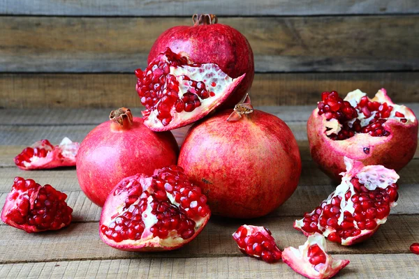 Bunch of ripe pomegranate — Stock Photo, Image