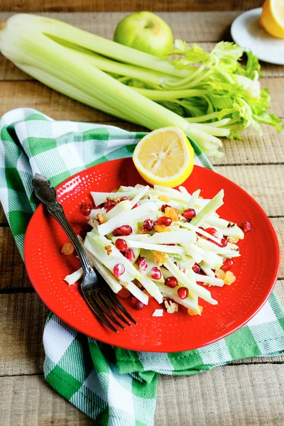 Kış yeşil elma ve kereviz salatası — Stok fotoğraf