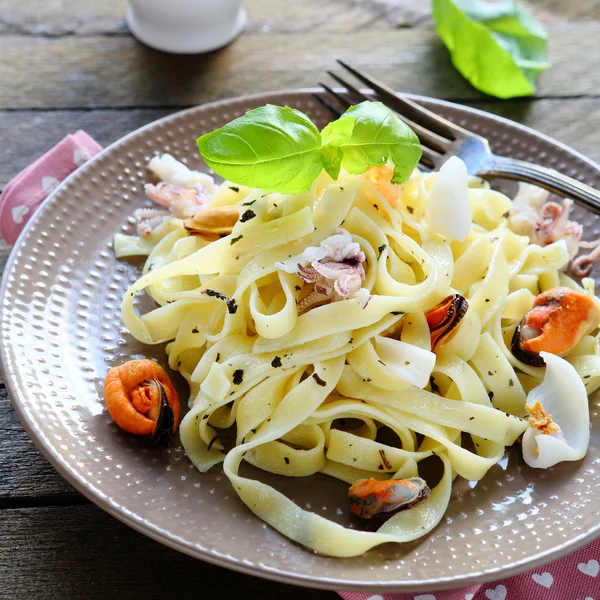 Italian pasta with seafood — Stock Photo, Image