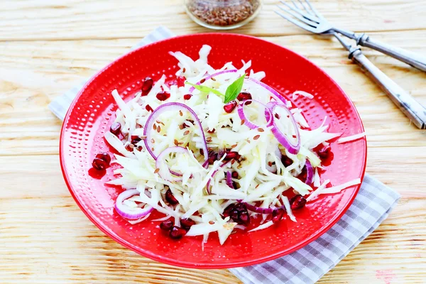 Winter salad with cabbage and pomegranate — Stock Photo, Image