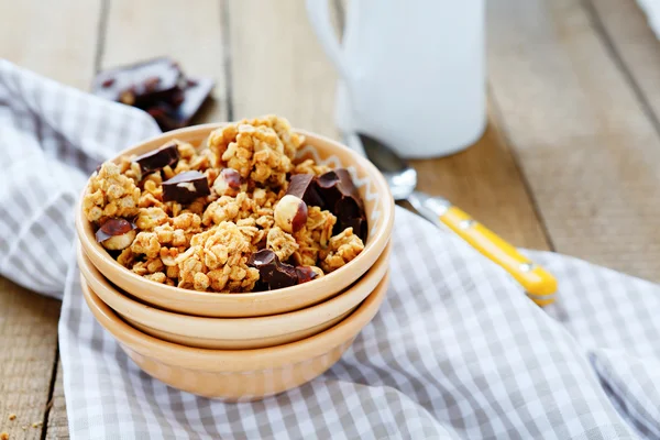 Bowl of granola and chocolate chips — Stock Photo, Image