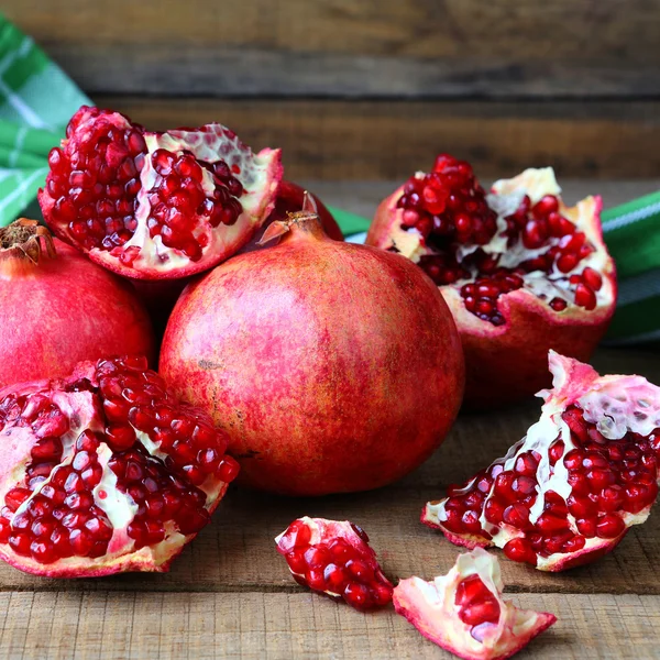 Juicy pomegranates on the table — Stock Photo, Image