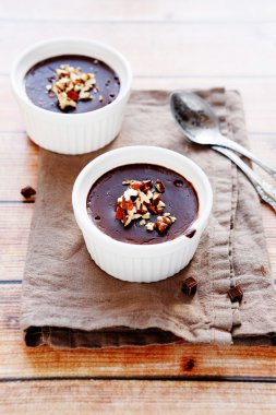 Fındıklı çikolatalı puding