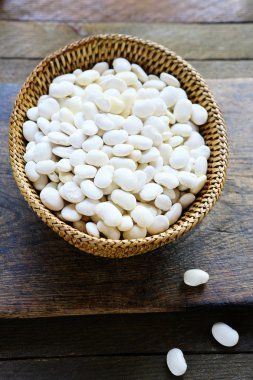 hasır sepet fasulye dolu