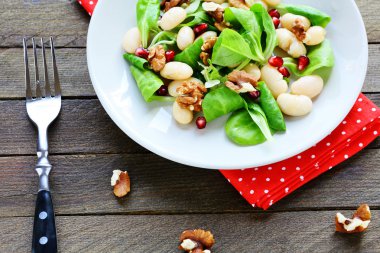 sağlıklı ve besleyici fasulye salatası