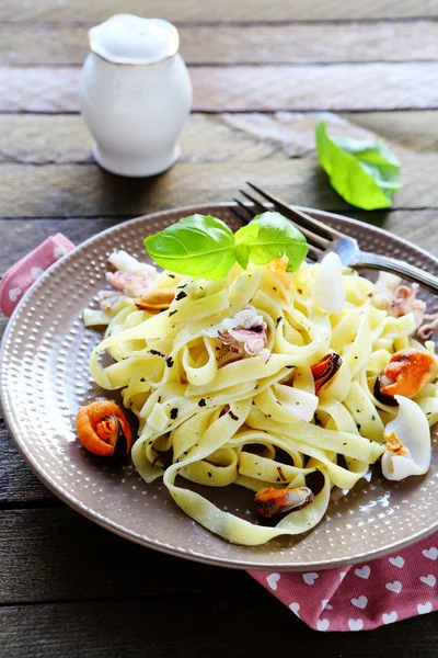 Tagliatelle ai frutti di mare — Foto Stock