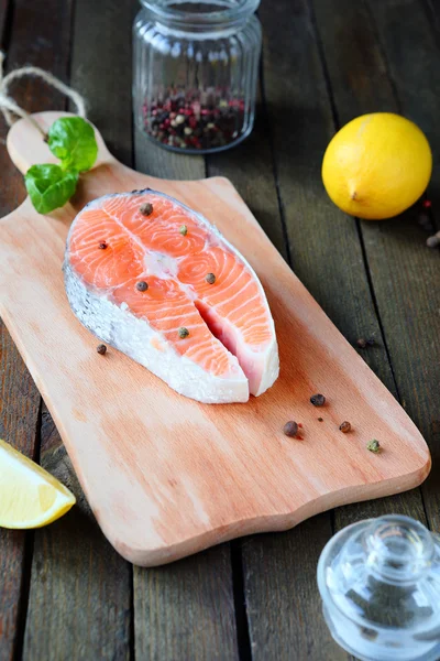 Salmon steak on a cutting board — Stock Photo, Image