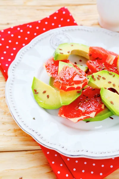 Salada com abacate e toranja — Fotografia de Stock