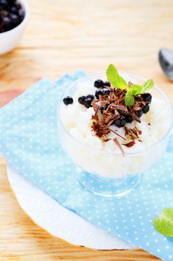 çilek ve çikolata süt risotto