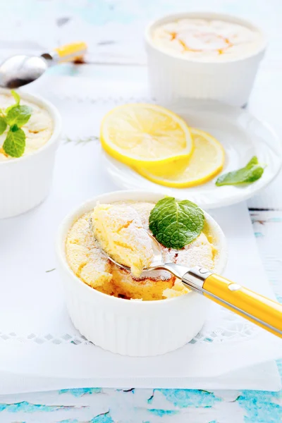 Hafif ve lezzetli limon tatlısı — Stok fotoğraf