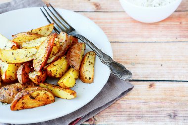 Baharatlı kızarmış patates.