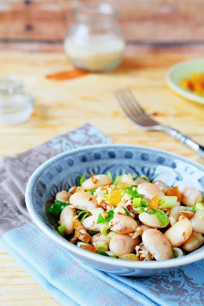 White beans with green onions, salad — Stock Photo, Image