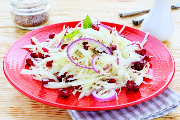 Light salad with pomegranate and cabbage — Stock Photo, Image