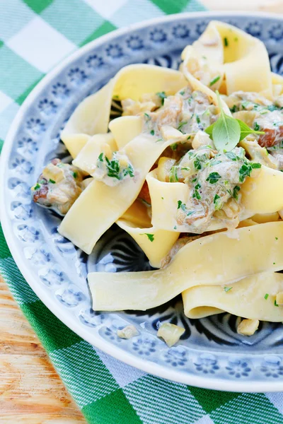 Pasta with mushrooms and herbs — Stock Photo, Image