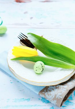 Paskalya Tablo ayarı ile lale, çiçek