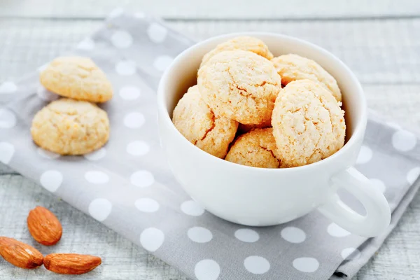 Delicate cookies with almonds and amaretto — Stock Photo, Image