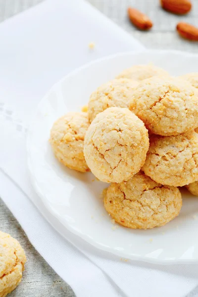 Cookies met amandelen en likeur — Stockfoto