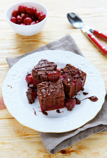 Cherry chocolate cake — Stock Photo, Image