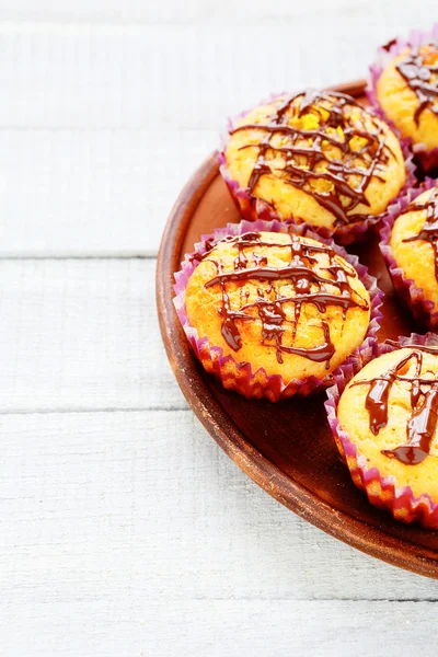 Cupcakes with chocolate — Stock Photo, Image