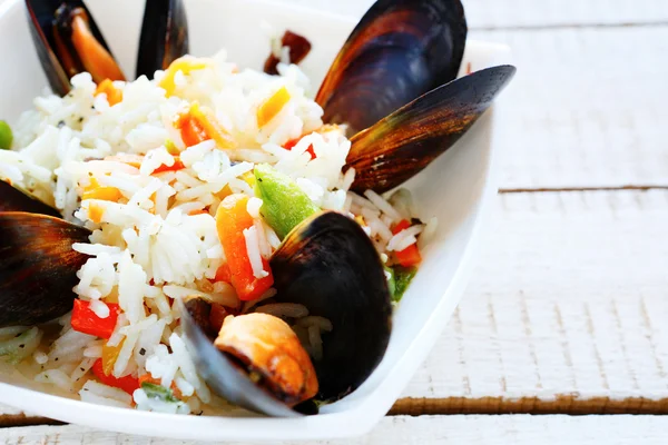 Risotto con verduras y mejillones — Foto de Stock