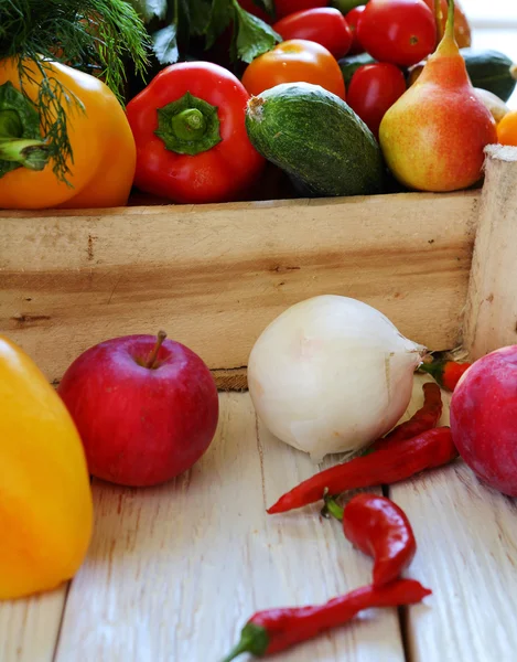 Fructe și legume în sertar — Fotografie, imagine de stoc