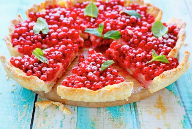 kuş üzümü ile tart yuvarlak yaz