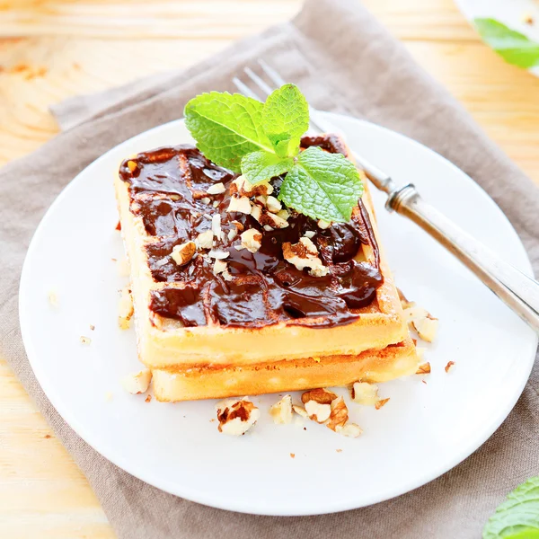 Vierkant zacht wafels en chocolade — Stockfoto