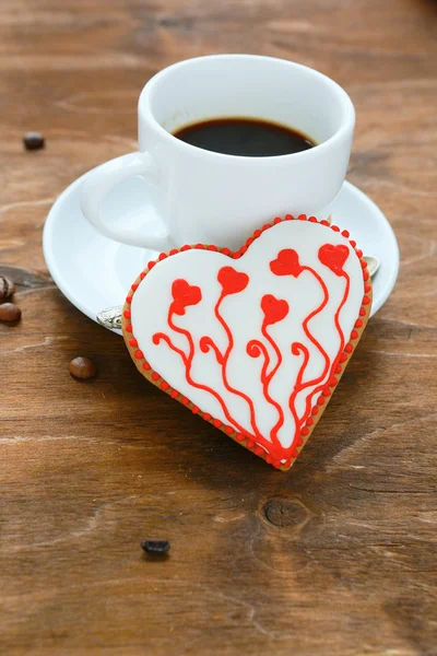 Café et biscuits en forme de coeur — Photo