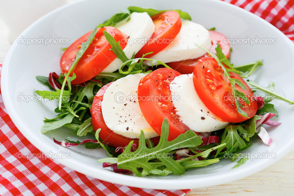 Caprese salad with arugula