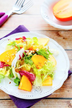 hurma ile hafif taze salata