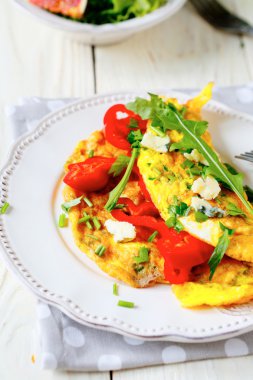 sebze ve mavi peynirli omlet