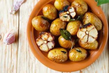 Soyma patates ve sarımsak
