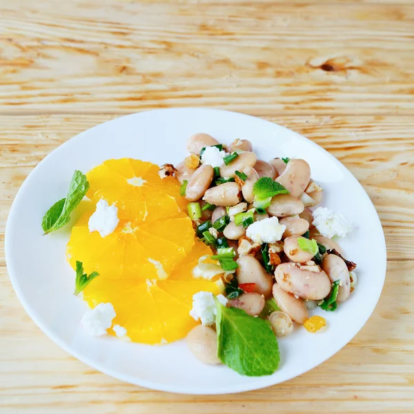 Salad with orange and white beans — Stock Photo, Image