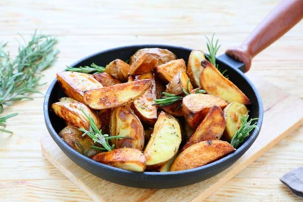 Fried potatoes in their skins — Stock Photo, Image