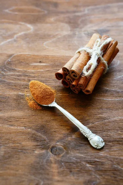 Fragrant cinnamon on wooden background — Stock Photo, Image